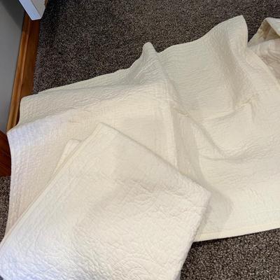 Lot Bed Linens - 2 Home Classics Comforters w 3 Pillow Covers