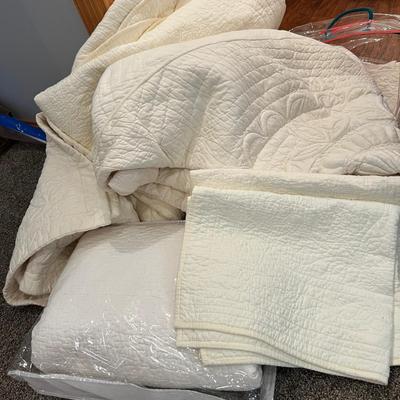 Lot Bed Linens - 2 Home Classics Comforters w 3 Pillow Covers