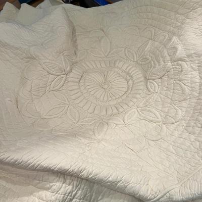Lot Bed Linens - 2 Home Classics Comforters w 3 Pillow Covers