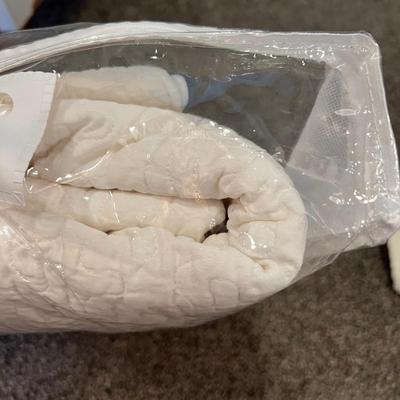 Lot Bed Linens - 2 Home Classics Comforters w 3 Pillow Covers