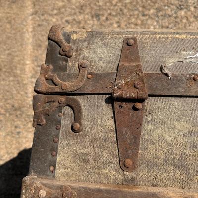 Rustic Steamer Trunk (B1-DZ)