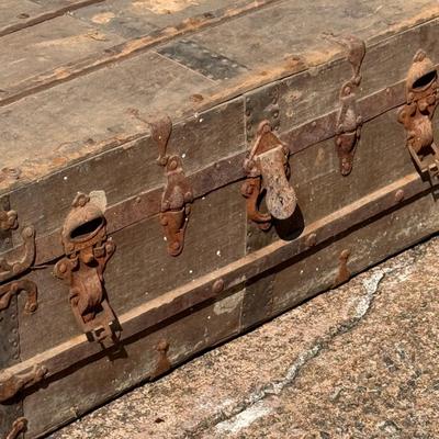 Rustic Steamer Trunk (B1-DZ)