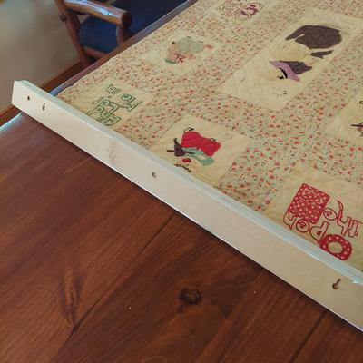 Three Little Pigs Quilt w/ Display Bar (P-BBL)
