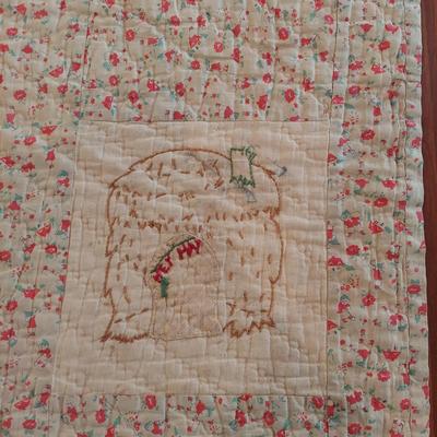 Three Little Pigs Quilt w/ Display Bar (P-BBL)