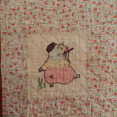 Three Little Pigs Quilt w/ Display Bar (P-BBL)