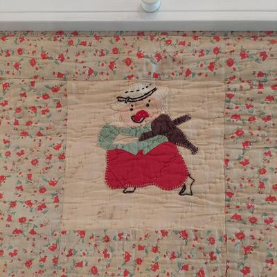 Three Little Pigs Quilt w/ Display Bar (P-BBL)