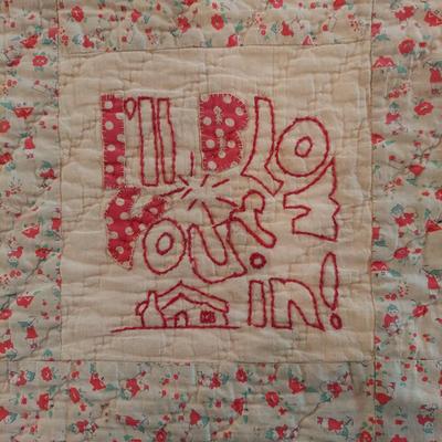 Three Little Pigs Quilt w/ Display Bar (P-BBL)
