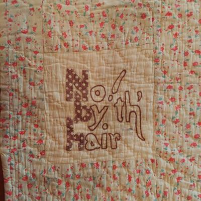 Three Little Pigs Quilt w/ Display Bar (P-BBL)