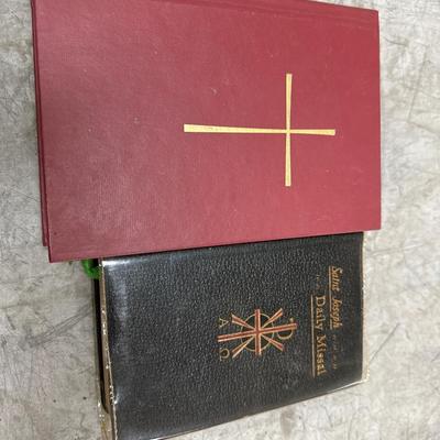 2 book lot common prayers