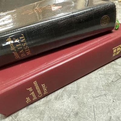2 book lot common prayers