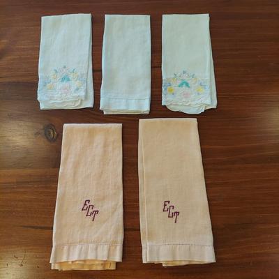 Tablecloths, Cloth Napkins and Placemats (DR-BBL)