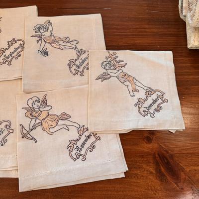 Tablecloths, Cloth Napkins and Placemats (DR-BBL)