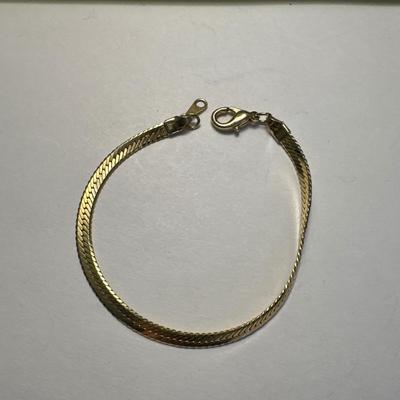 Vintage gold tone bracelet
