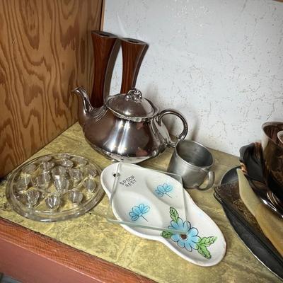 Lot 306 Assorted Glass & pottery