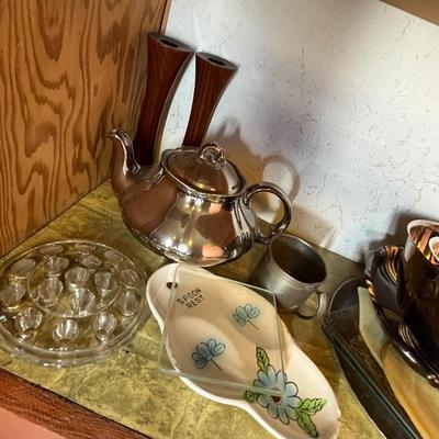 Lot 306 Assorted Glass & pottery