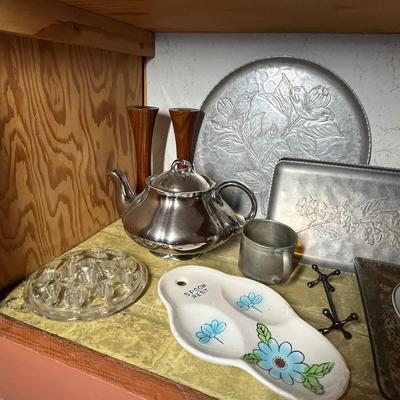 Lot 307 Shelf of metal ware & other