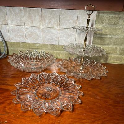 Lot 318 Federal Glass Petalware pattern