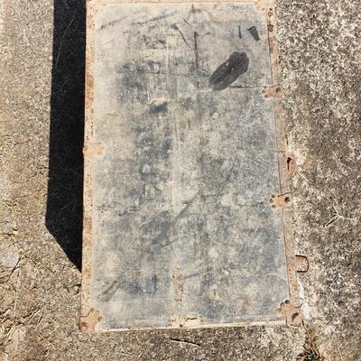 Well Traveled Trunk (B1-KD)