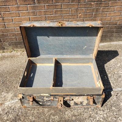 Well Traveled Trunk (B1-KD)