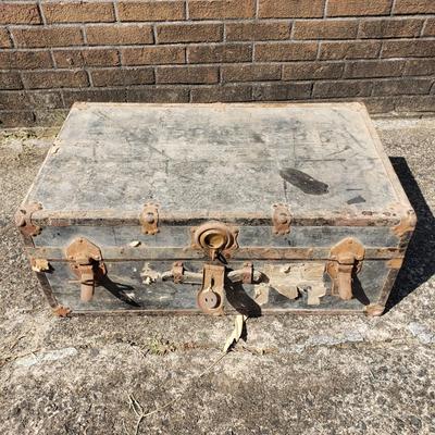 Well Traveled Trunk (B1-KD)