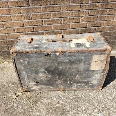 Well Traveled Trunk (B1-KD)