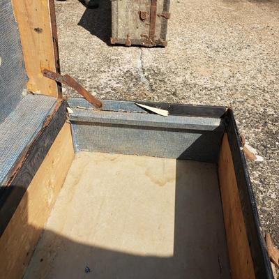 Well Traveled Trunk (B1-KD)