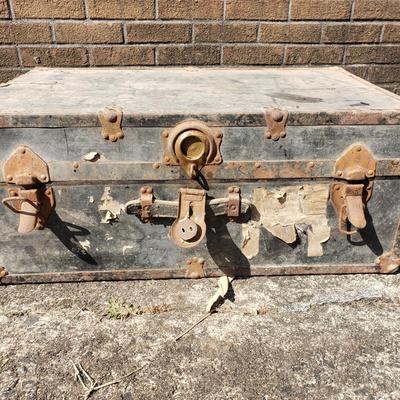 Well Traveled Trunk (B1-KD)