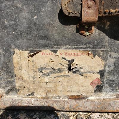 Well Traveled Trunk (B1-KD)