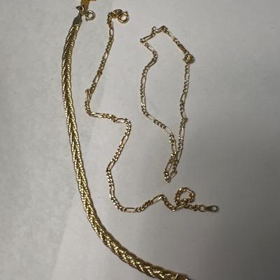 Gold Tone bracelet and links