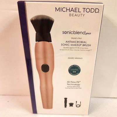 Lot #367 Michael Todd Beauty Sonic Blend Antimicrobial Makeup Brush - New in box
