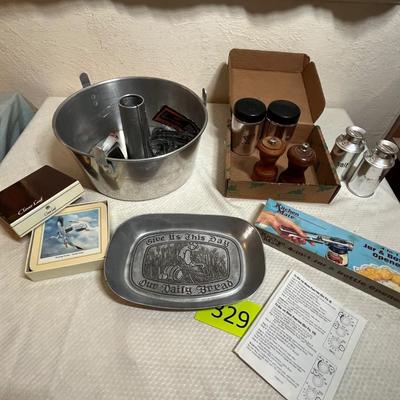 Lot 329 Lot of Kitchen items
