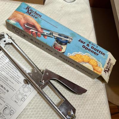 Lot 329 Lot of Kitchen items