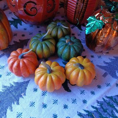 4 METAL PUMPKINS