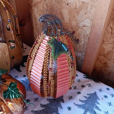 4 METAL PUMPKINS