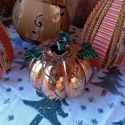 4 METAL PUMPKINS