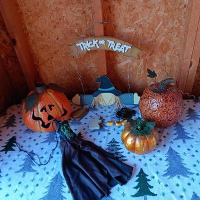 HALLOWEEN DECORATIONS