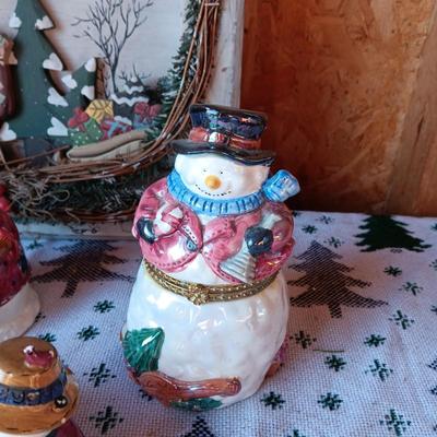 HOLIDAY PICTURE, SHAKERS AND MORE