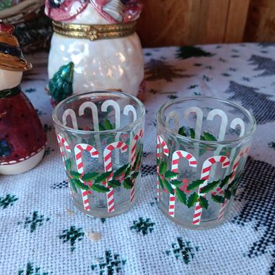 HOLIDAY PICTURE, SHAKERS AND MORE