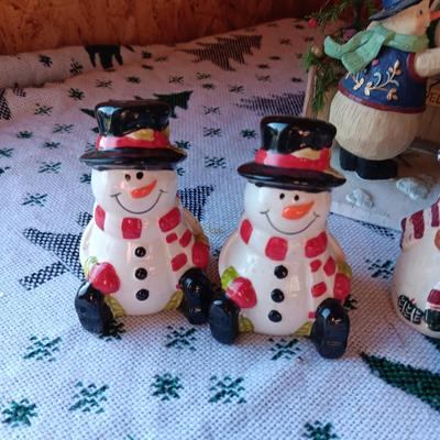 HOLIDAY PICTURE, SHAKERS AND MORE