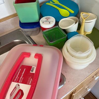 New food carrier set, Tupperware, and other plastic containers