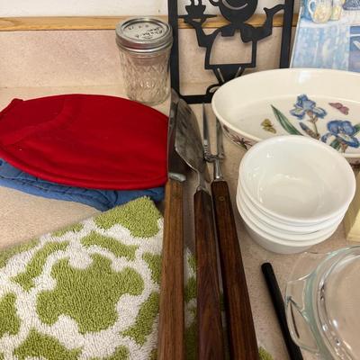Silverware & misc kitchen items