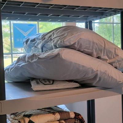 Miscellaneous bedding and linens