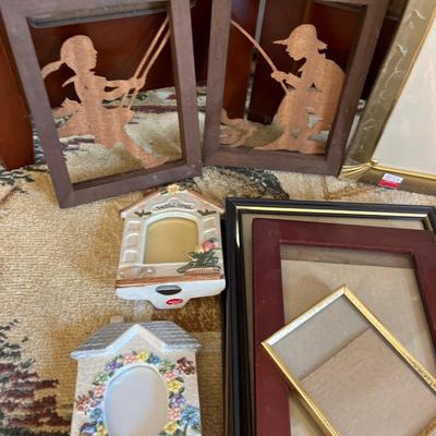 Frames & 3-panel frame divider