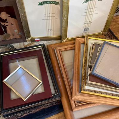 Frames & 3-panel frame divider