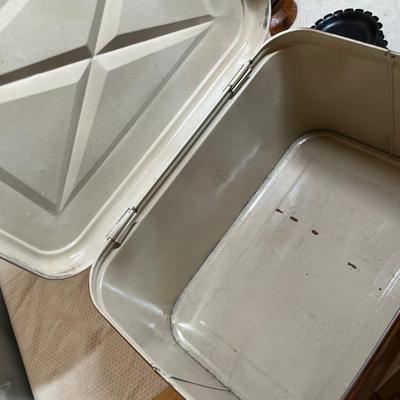 Lot 332 Bread box with candles