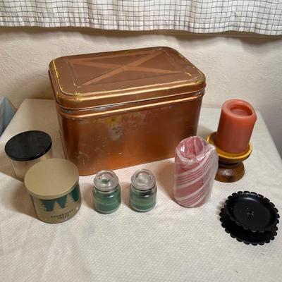 Lot 332 Bread box with candles