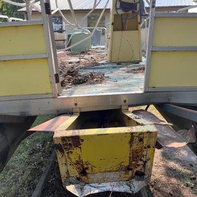 Pontoon- needs repair