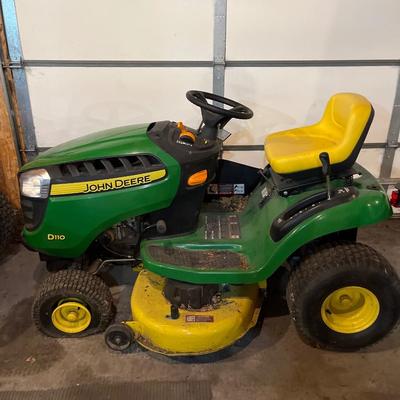 John Deere D110 riding mower