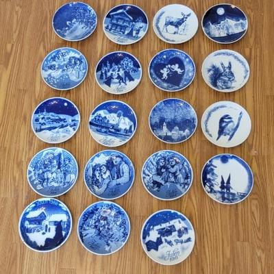 Lot of 19 collector plates