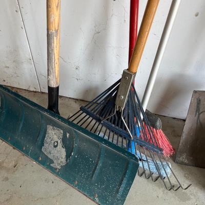 Outdoor yard tools
